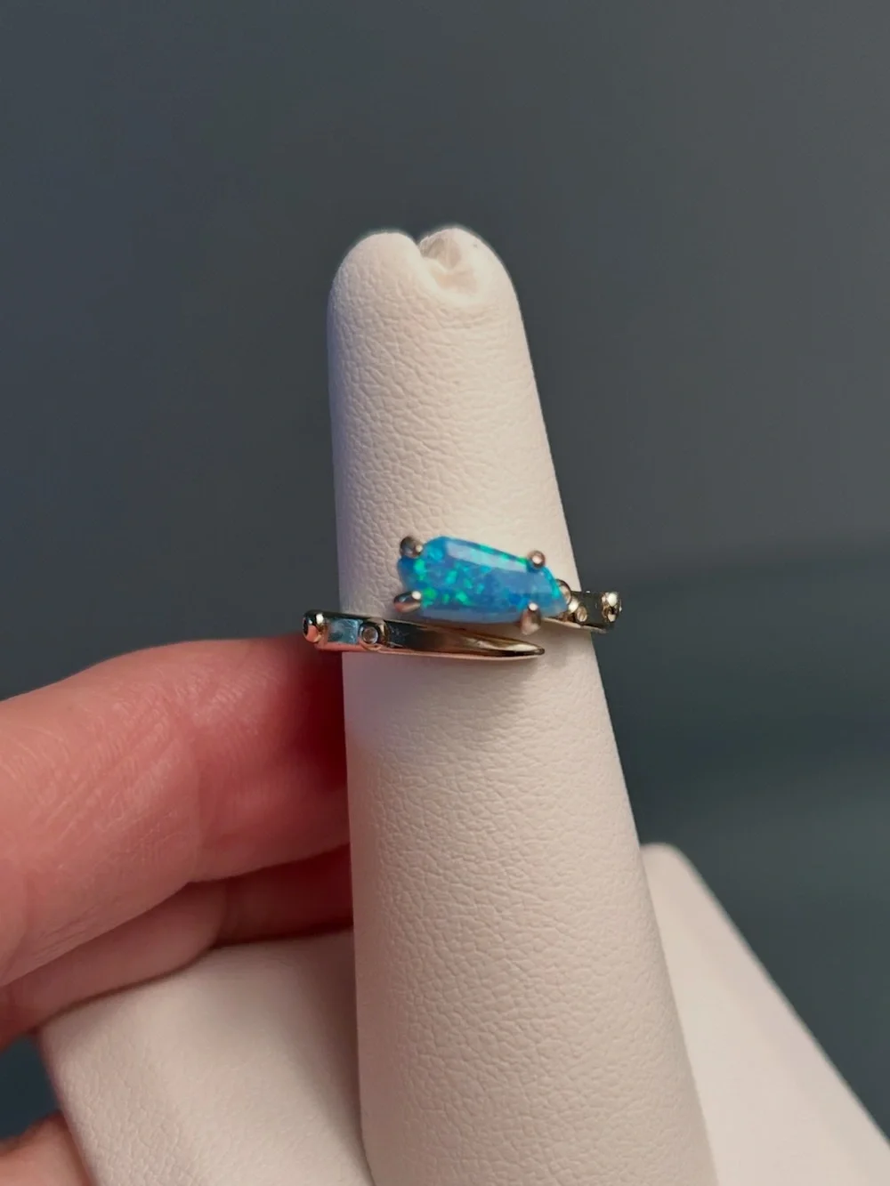 Kendra Scott Kyocera Opal Dainty Gold Tone Ring, Great Condition- Size 4.5-5 - Picture 9 of 9